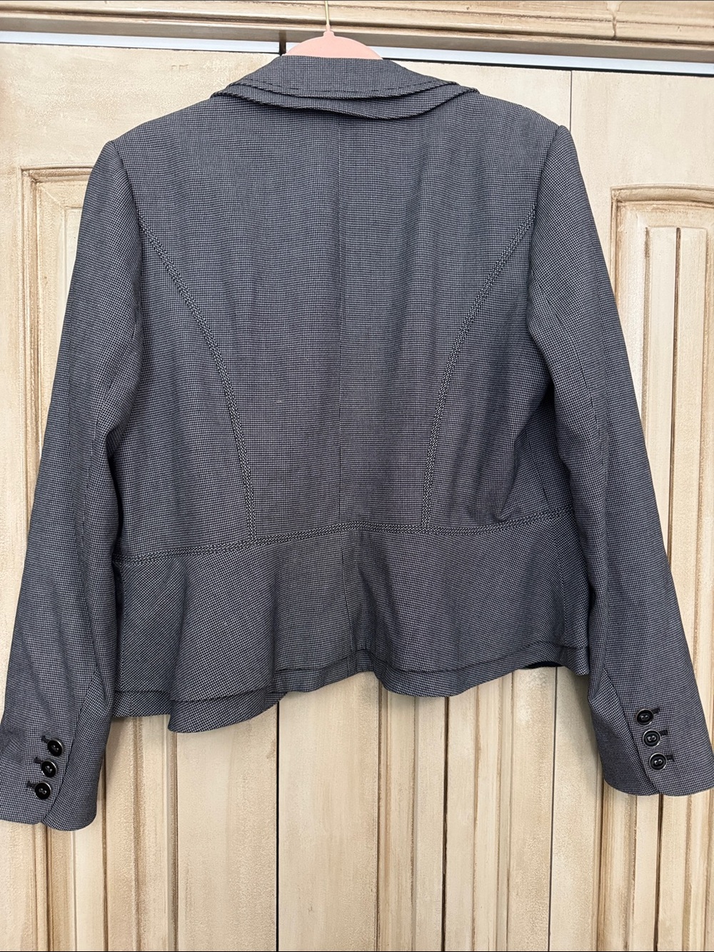 Tailored Women's Gray Blazer Jacket - Classic Workwear - Picture 6 of 6